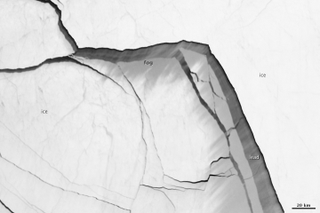 Illustration for article titled Watch as this massive ice-sheet rips and shreds itself apart off Alaska